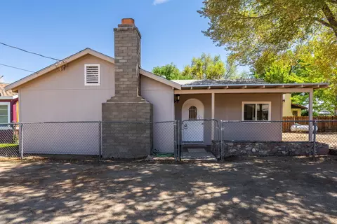 229 E Bush St, Lone Pine, CA 93545 photo 1