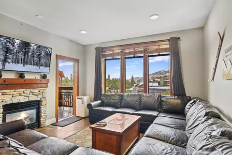 100 Canyon Blvd #3419, Mammoth Lakes, CA 93546