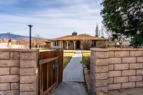350 Tuttle Creek Rd, Lone Pine, CA 93545