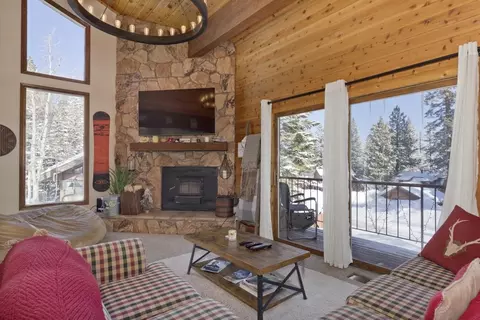 136 Tyrol Ln #4, Mammoth Lakes, CA 93546