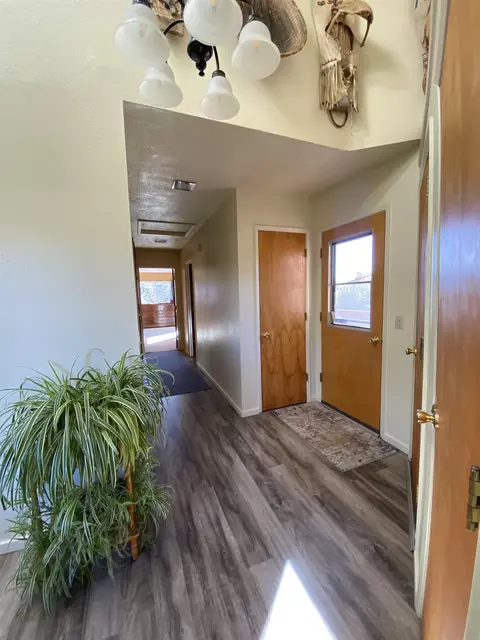 104 Glen Ct, Bishop, CA 93514 photo 8