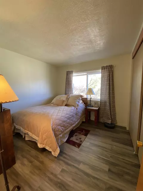 104 Glen Ct, Bishop, CA 93514 photo 9