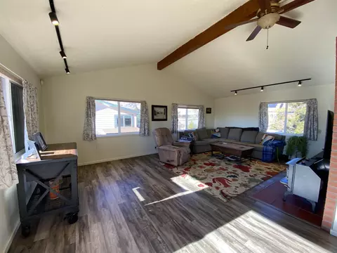 104 Glen Ct, Bishop, CA 93514 photo 2