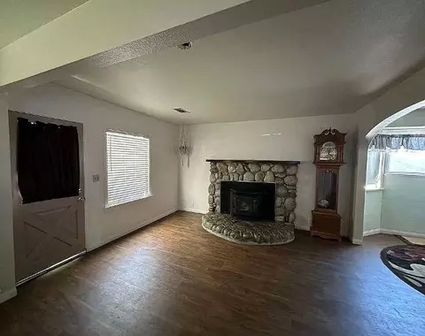 851 Lee St, Bishop, CA 93514 photo 2