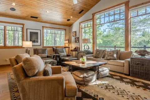 361 E Bear Lake Dr, Mammoth Lakes, CA 93546