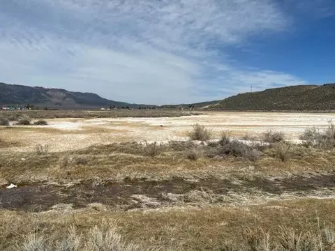 186 Milk Ranch Rd, Bridgeport, CA 93517