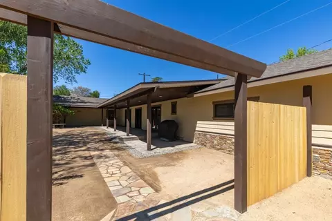 807 S Barlow Ln, Bishop, CA 93514 photo 4