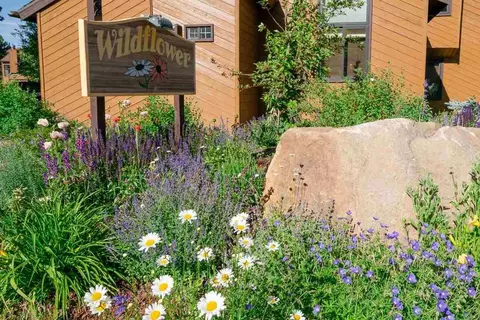2 Arrowhead Dr #11, Mammoth Lakes, CA 93546