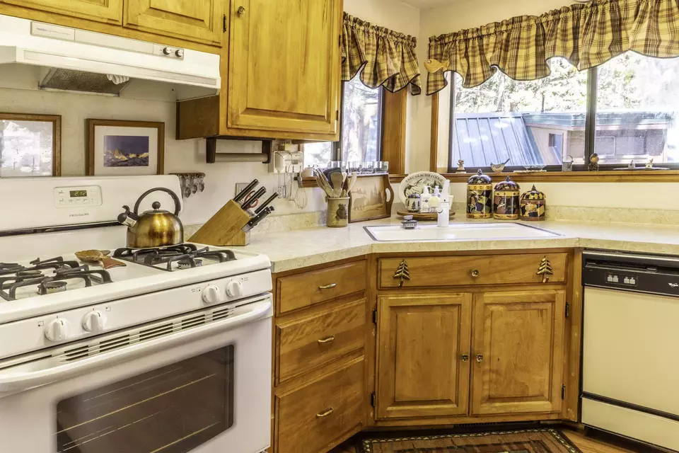 Kitchen - 64 Forest Knoll Rd, June Lake, CA 93529 photo 1 of 3