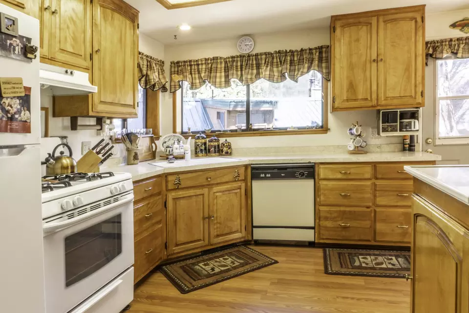 Kitchen - 64 Forest Knoll Rd, June Lake, CA 93529 photo 3 of 3