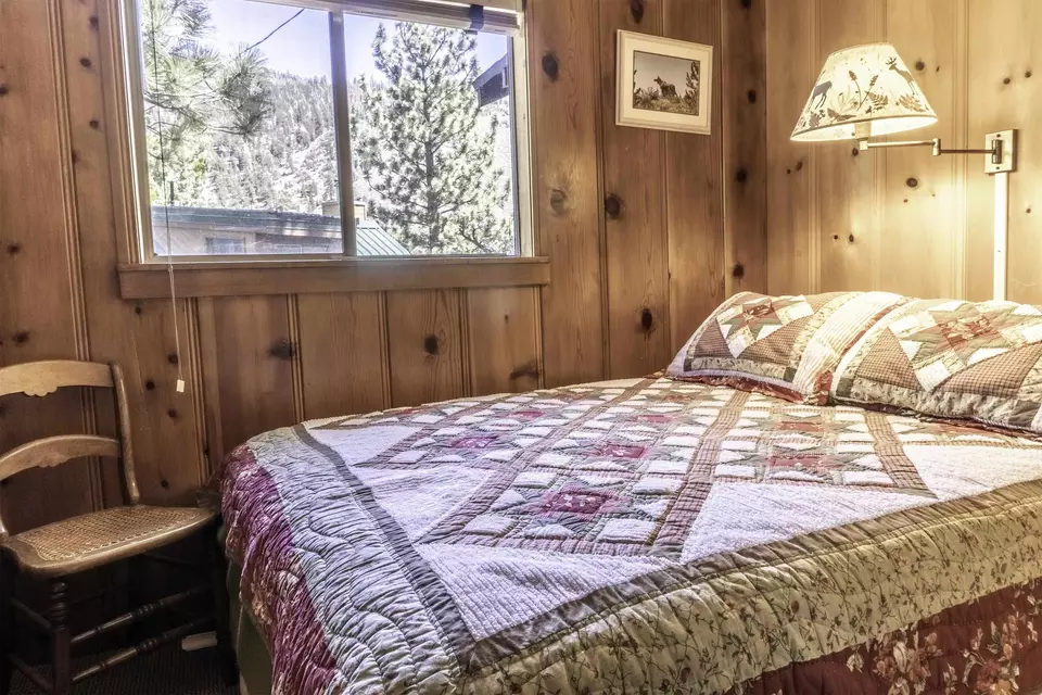 Bedroom - 64 Forest Knoll Rd, June Lake, CA 93529 photo 2 of 4