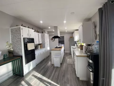 2252 Brigadoon Ave, Bishop, CA 93514 photo 2