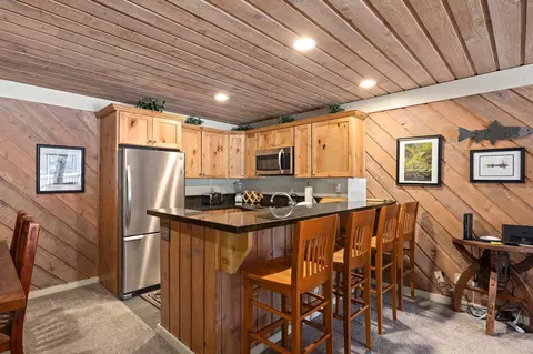 414 Rainbow Ln #103, Mammoth Lakes, CA 93546