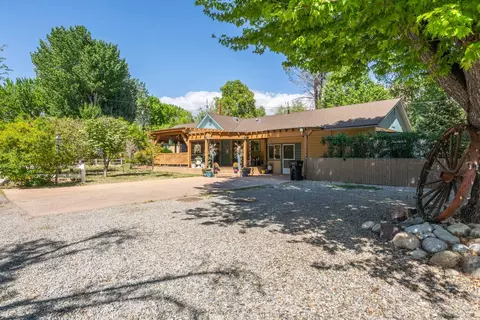 324 Mclaren Ln, Bishop, CA 93514