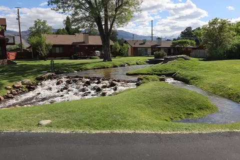 124 Desiderata Ln, Bishop, CA 93514