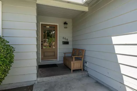 658 Sycamore Dr, Bishop, CA 93514 photo 3