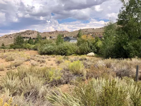 36 Sierra Springs Dr, Crowley Lake, CA 93546