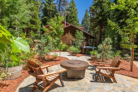123 Shadow St, Mammoth Lakes, CA 93546