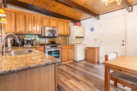 319 Pinecrest, Mammoth Lakes, CA 93546 photo 6