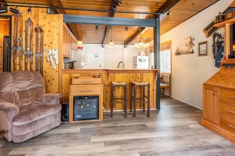 319 Pinecrest, Mammoth Lakes, CA 93546 photo 4