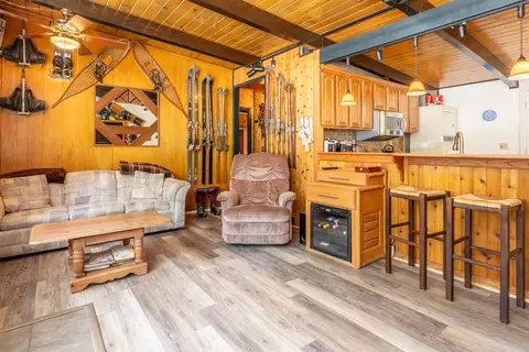 319 Pinecrest, Mammoth Lakes, CA 93546 photo 2