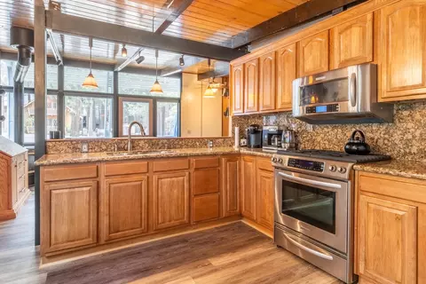 319 Pinecrest, Mammoth Lakes, CA 93546 photo 3