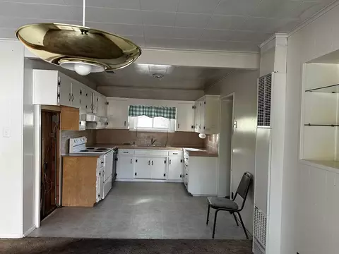 Kitchen - 106921 Highway 395, Walker, CA 96107 photo 1 of 2