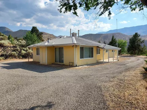 59 Dry Canyon Rd, Coleville, CA 96107