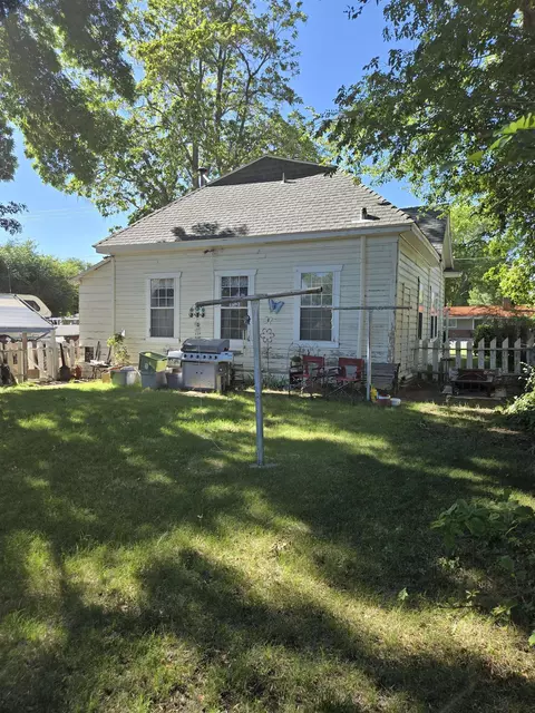 543 Sierra St, Bishop, CA 93514 photo 2
