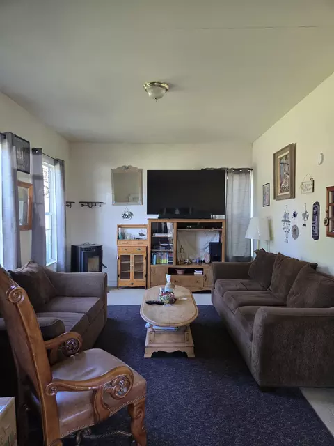 543 Sierra St, Bishop, CA 93514 photo 4