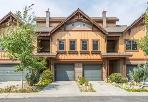 1295 W Bear Lake Dr #22, Mammoth Lakes, CA 93546