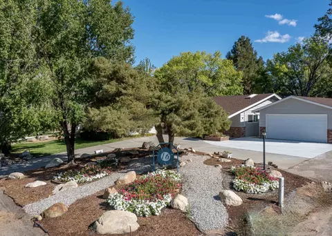 16 Aurora Cir, Bishop, CA 93514