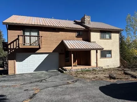 200 Meadow View Dr, Crowley Lake, CA 93546