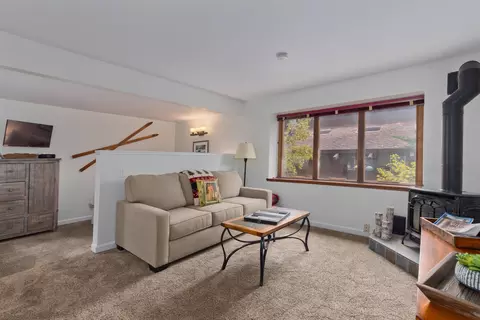 221 Canyon Blvd #102, Mammoth Lakes, CA 93546
