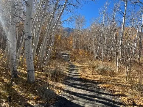 3927 Crowley Lake Dr, Crowley Lake, CA 93546