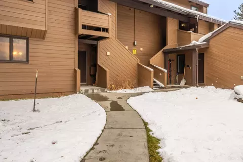 2 Arrowhead Dr #3, Mammoth Lakes, CA 93546
