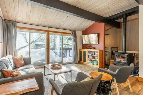 2290 Sierra Nevada Rd #43, Mammoth Lakes, CA 93546