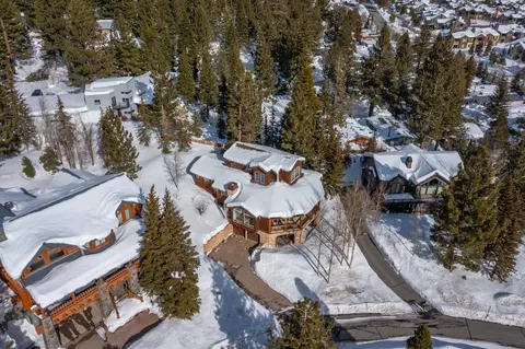 370 Ranch Rd, Mammoth Lakes, CA 93546
