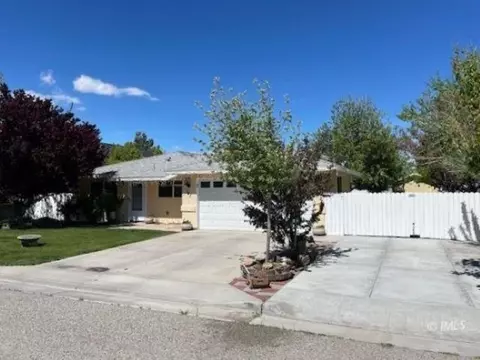 Exterior - 121 E Pangborn St, Lone Pine, CA 93545 photo 2 of 15