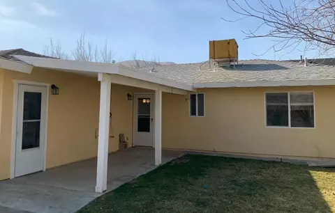 Exterior - 121 E Pangborn St, Lone Pine, CA 93545 photo 3 of 15