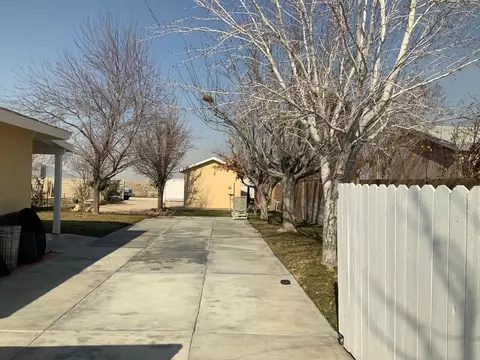 Exterior - 121 E Pangborn St, Lone Pine, CA 93545 photo 9 of 15