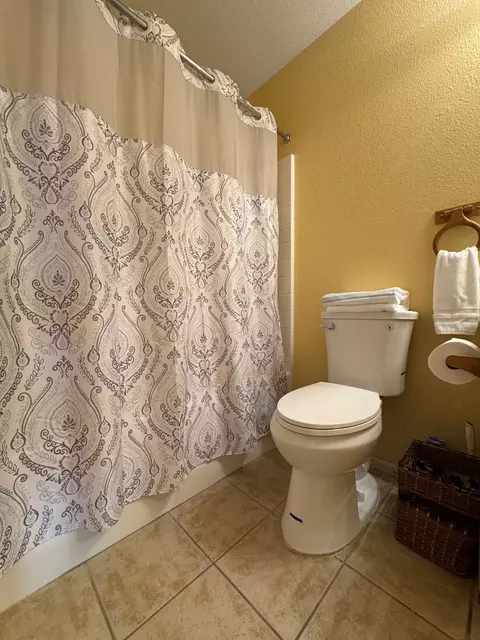 Bath - 121 E Pangborn St, Lone Pine, CA 93545 photo 2 of 2