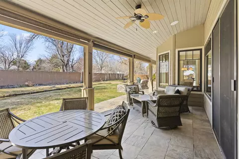 Exterior - 233 Mt Tom Rd, Bishop, CA 93514 photo 2 of 9