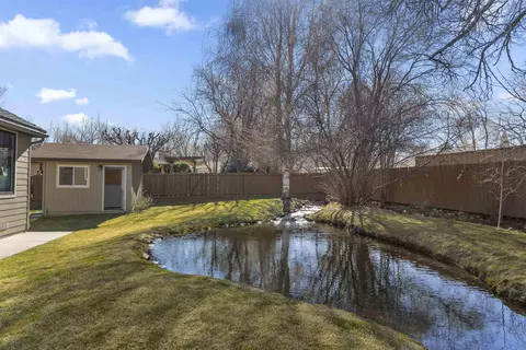 Exterior - 233 Mt Tom Rd, Bishop, CA 93514 photo 7 of 9