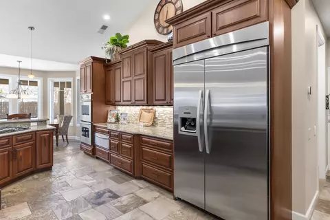 Kitchen - 233 Mt Tom Rd, Bishop, CA 93514 photo 4 of 4