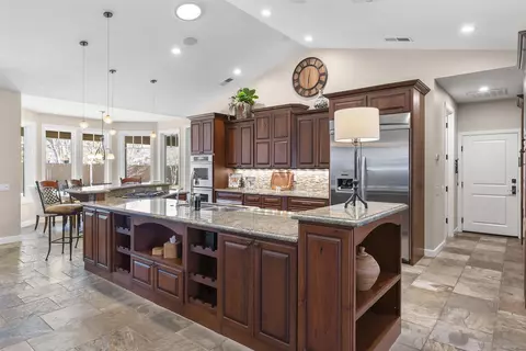 Kitchen - 233 Mt Tom Rd, Bishop, CA 93514 photo 2 of 4