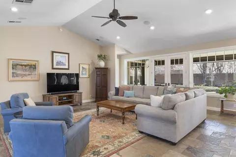 Living - 233 Mt Tom Rd, Bishop, CA 93514 photo 1 of 2