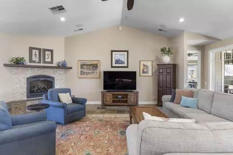 Living - 233 Mt Tom Rd, Bishop, CA 93514 photo 2 of 2