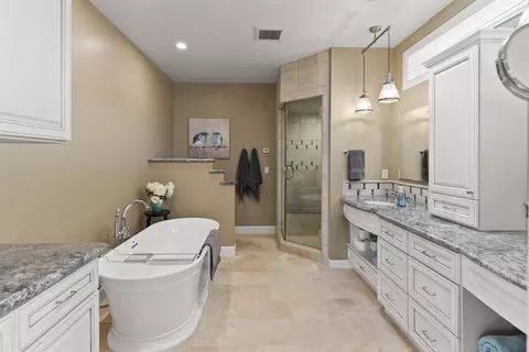 Bath - 233 Mt Tom Rd, Bishop, CA 93514 photo 3 of 4
