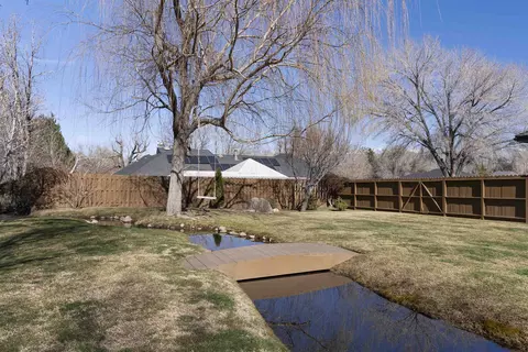 Exterior - 233 Mt Tom Rd, Bishop, CA 93514 photo 5 of 9